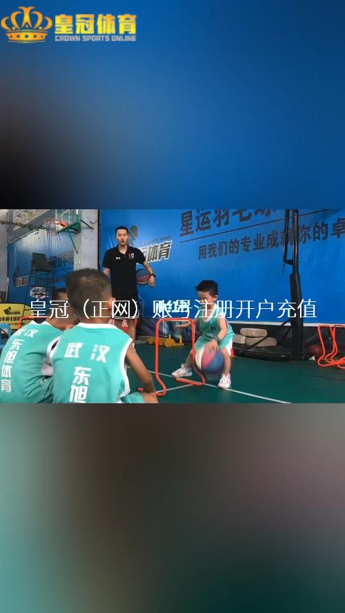 皇冠会员登3手机只见她披着一头及肩发